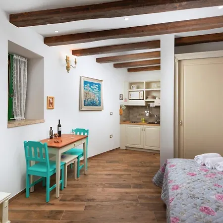 Monterosso Center * 罗维尼