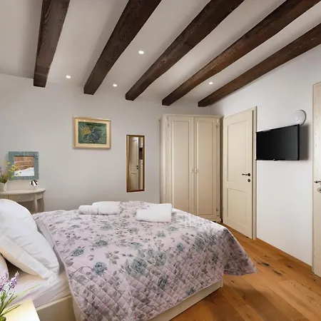 Monterosso Center 公寓 罗维尼